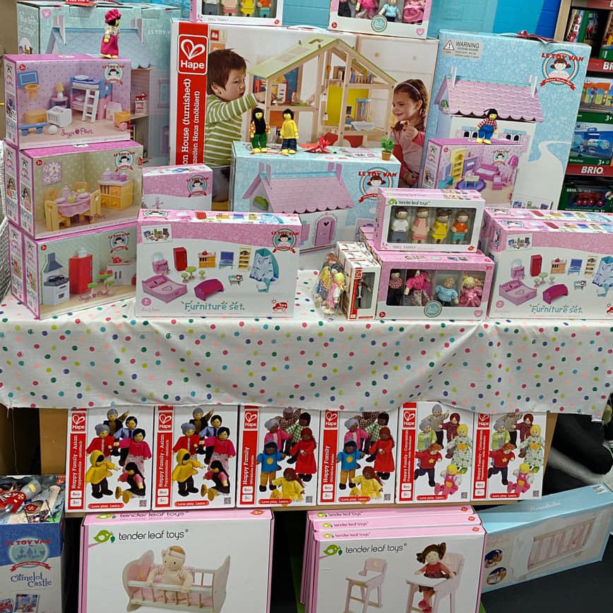 Doll Houses and Accessories