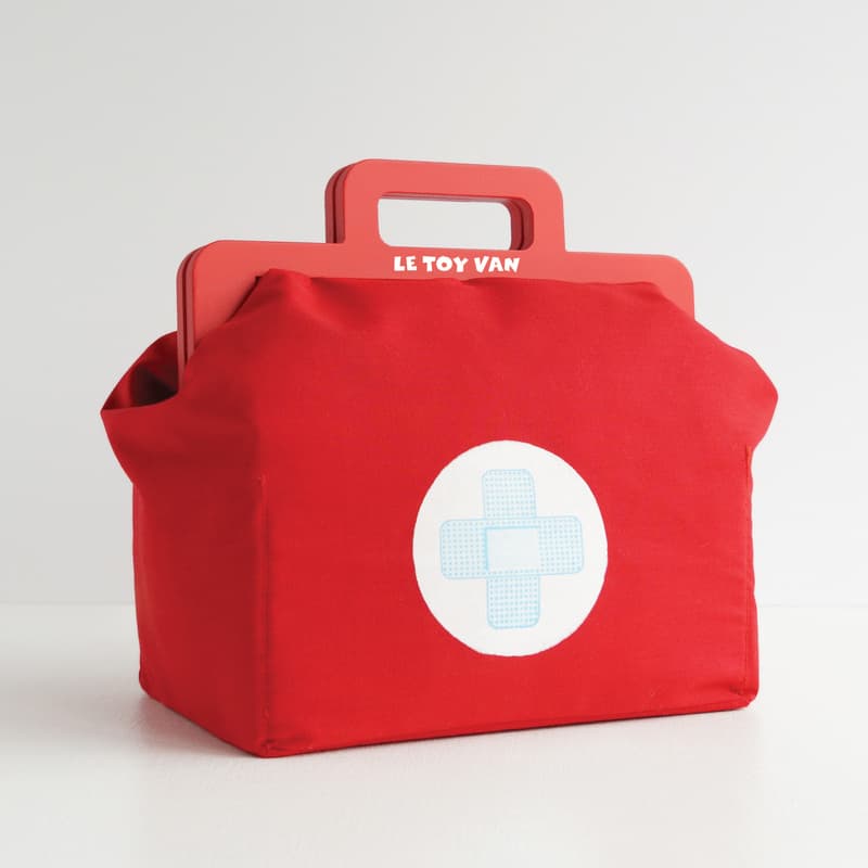 Le Toy Van wooden Doctor Set bag