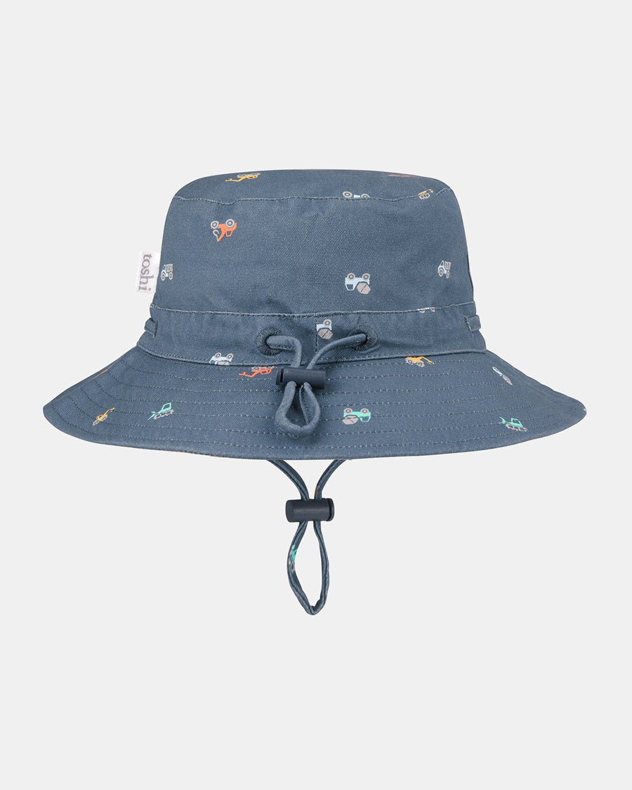 Toshi - Sunhat Folk Diggers