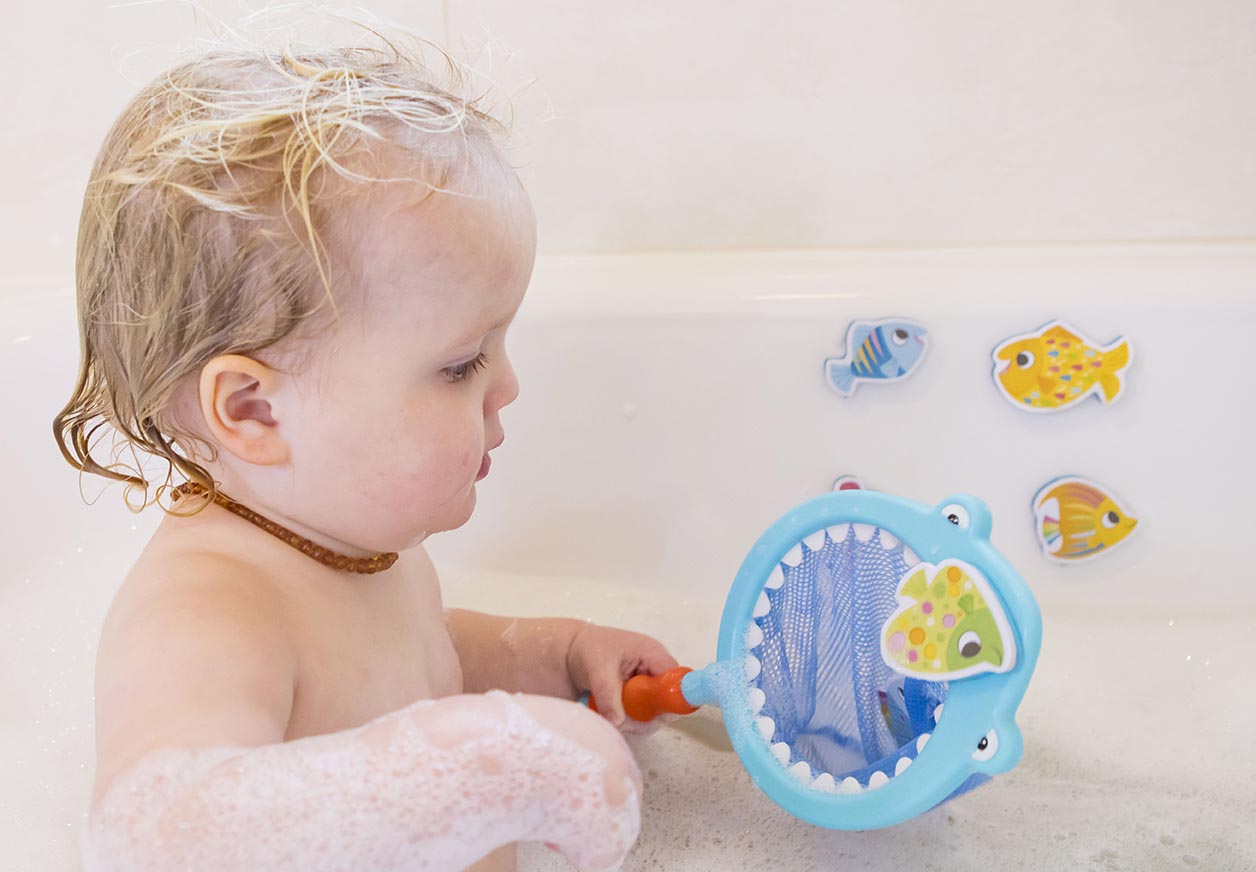 Tiger Tribe Bath Shark Chasey at play