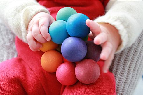 Grimms - Wooden Grasping Beads Rainbow